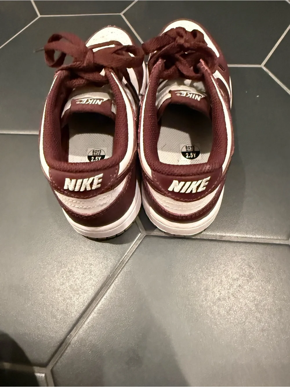 Nike Kids Low-Top Sneakers - Maroon and White